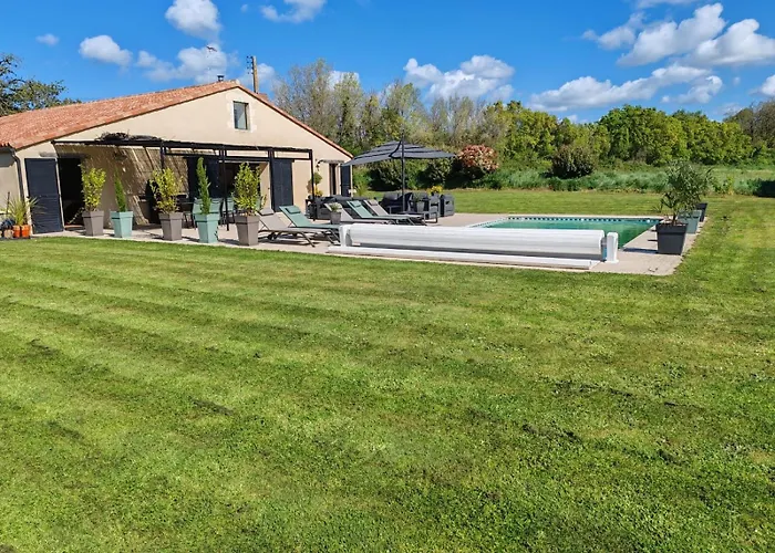 Grange De Charme Avec Piscine Et Jardin, Ideale Pour Vos Aux Sables-d'olonne Villa